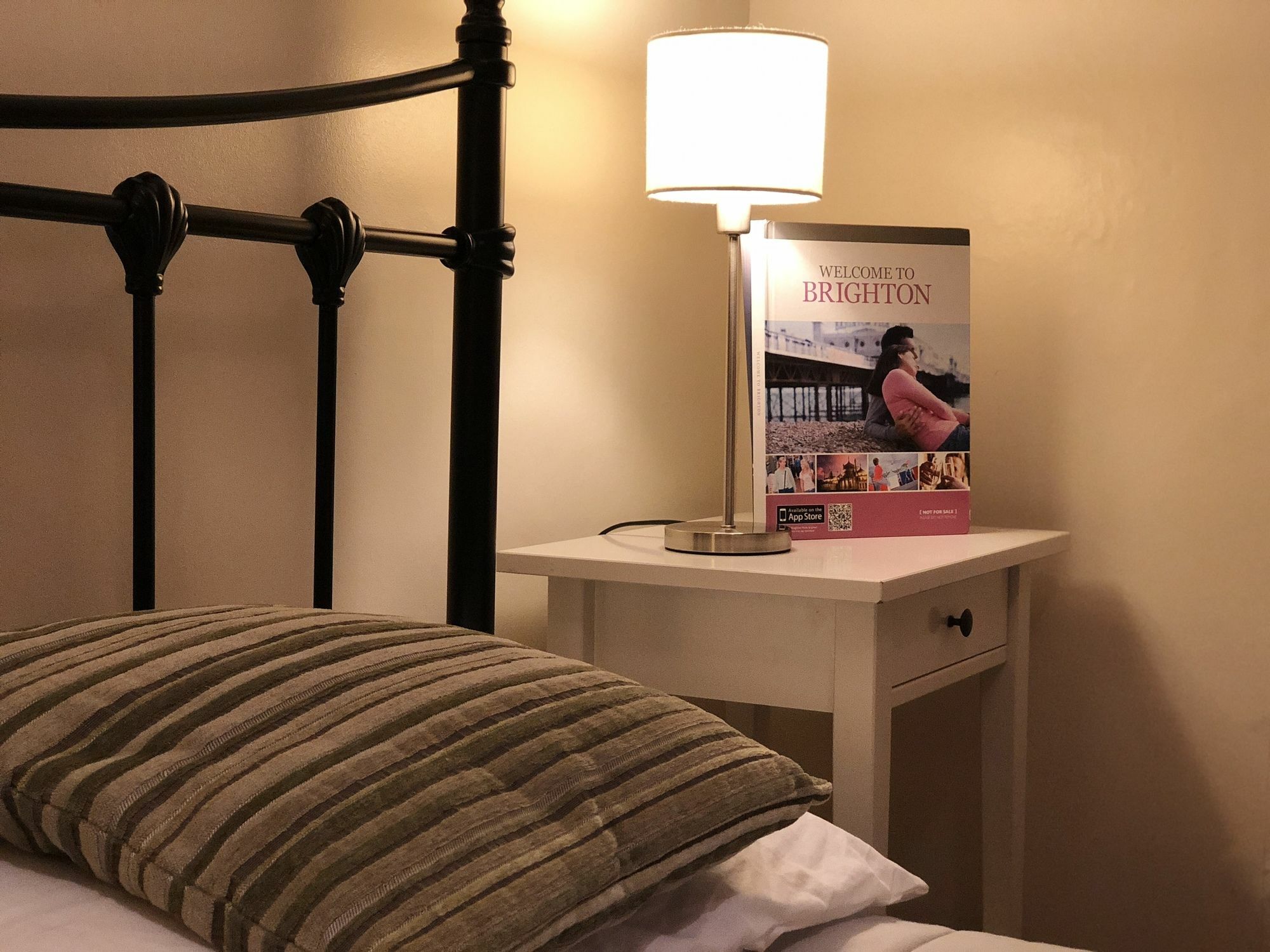 Alvia Hotel Brighton Bagian luar foto