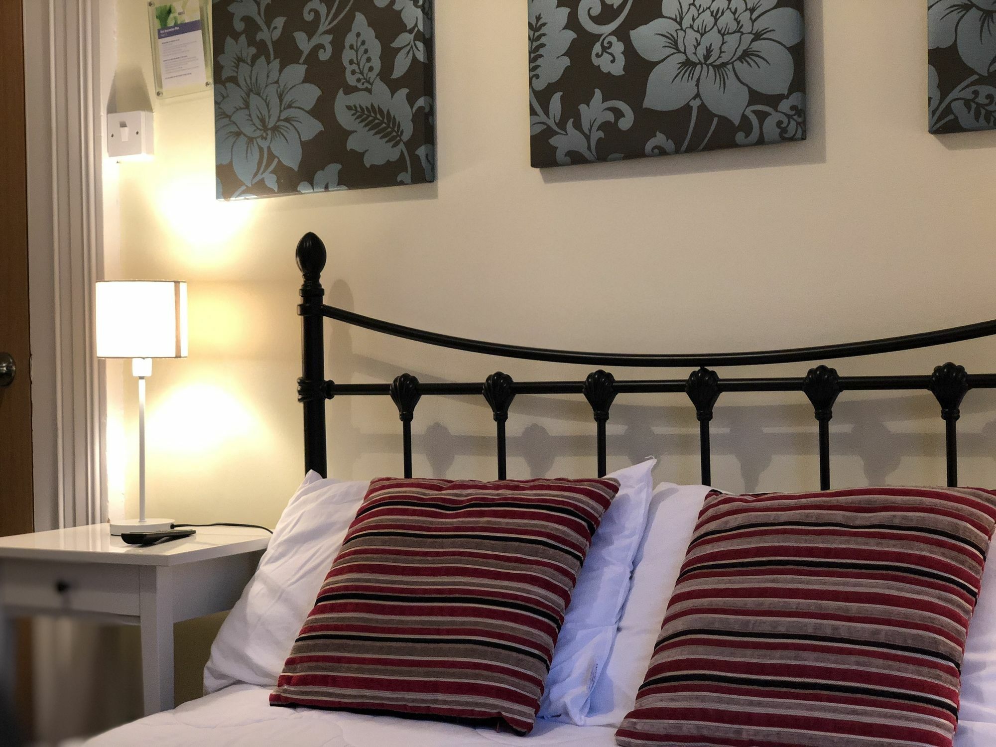 Alvia Hotel Brighton Bagian luar foto